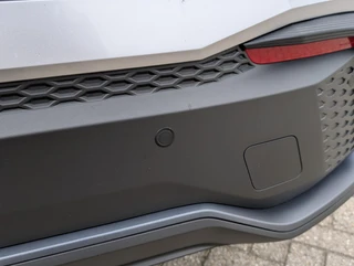 Toyota C-HR 2.0 Plug-in Hybrid 220 Dynamic STUUR- & STOELVERWARMING PARKEERSENSOREN V+A DODEHOEKDETECTIE / 16