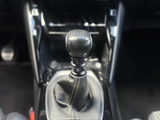 Peugeot 2008 1.2 PureTech 130PK GT | Cruise Control | Climate Control | Apple Carplay/Android Auto | Navigatie | Full LED | Parkeercamera/-sensoren | Keyless Entry/Start | Sfeerverlichting | DAB | Dealer onderhouden | / 26