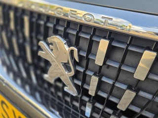 Peugeot 3008 1.2 PureTech NAVI LM PDC TEL LM CC / 8