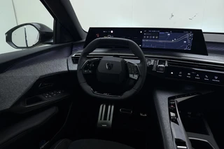 Peugeot e-3008 GT Long Range 230 97 kWh | DEMO | 8 jaar garantie | Panoramisch schuifdak | Stoelverwarming voor en achter | Alcantara bekleding | Navigatie | Camera / 46