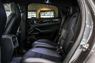 Porsche Cayenne Coupé 3.0 E-Hybrid|ACC|GTS-stoel|Chrono|Pano / 11