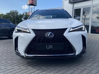 Lexus UX 300h Ultimate Edition DIRECT LEVERBAAR EL-ACHTERKLEP STUURVERW STOELVERW GROOT-SCHERM BLIND-SPOT / 9