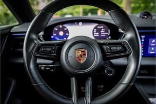 Porsche Macan 4 100 kWh  Pano Luchtvering Sport Chrono Matrix Passenger Display / 10