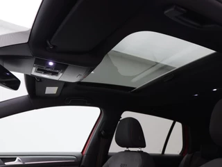 Volkswagen Golf 2.0 TSi GTi 290 Pk TCR | Panorama Dak | Adaptive Cruise | Camera | Stoelverwarming | 18 inch | 90.438 km!! / 8