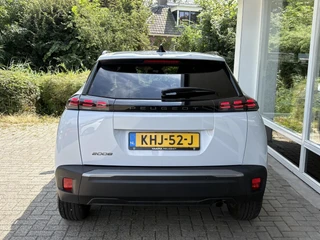 Peugeot 2008 1.2T 100pk Allure | DEMO | Facelift model | Parkeersensoren voor + achter | Apple Carplay/Android Auto | Climate Control | Lichtmetalen velgen / 7