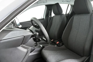 Peugeot 208 1.2 PureTech 100 Style / 7