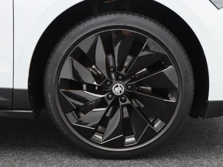 Škoda Enyaq iV 60 180 Pk | Panoramadak | Crystal Light LED | Stuur- en Stoelverwarming | Privacy Glass | Camera | 21 Inch / 15