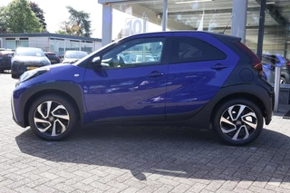 Toyota Aygo X PULSE APPLE/ANDROID STOELVERWARMING KEYLESS CAMERA CLIMA 17"LMV EL-SPIEGELS PRIVACY-GLASS / 13