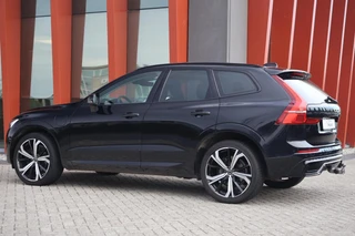 Volvo XC60 T6 Recharge AWD Plus Dark | Stoelverwarming | Trekhaak |  Parkeercamera | Panoramadak  | Longe Range | Pilot Assist | BLIS | Leder | Glossy Black | Keyless / 4