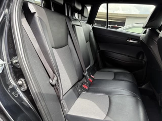 Toyota Corolla Cross 2.0 High Power Hybrid First Edition 1E-EIGENAAR NL-AUTO PARK-SENSOREN BLIND-SPOT STOELVERW APPLE/ANDROID DRAADLOOS-LADEN CAMERA ELEK-KLEP LM-VELGEN AD-CRUISE KEYLESS / 20