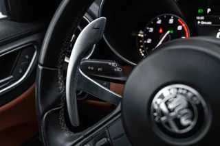 Alfa Romeo Giulia 2.0T Super 200 PK Aut Pano Keyless Half/Leder Xenon 19'' / 24