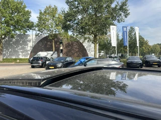 Volvo XC60 2.0 T6 Plug-in hybrid AWD Plus Black Edition LUCHTVERING | ELEK. TREKHAAK | STOEL + STOELVERWARMING | ACHTERBANK VERWARMD | HARMAN KARDON | RIJKLAAR | FABRIEKS GARANTIE T/M 7-2027 | PANO | / 30