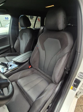 BMW 5-serie Touring 530e M Sport LED CarPlay Elek. Stoelen 100% dealer onderhouden 530e Business Edition Plus / 12