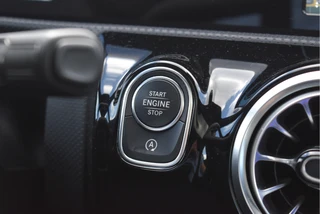 Mercedes-Benz A-Klasse 200 4MATIC 164 pk Premium  | Open dak | Camera | Carplay | DAB | Vrtual cockpit | Stoelverwarming | Full LED / 48