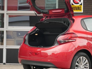 Peugeot 208 1.2 PureTech Signature Cruise| Navi+BT| / 21