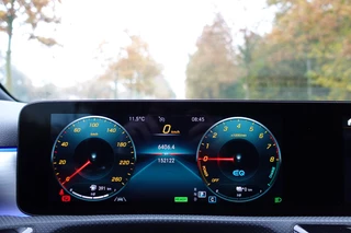 Mercedes-Benz A-Klasse 250 e Business Solution AMG Limited Pano / 41