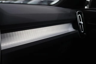Volvo XC40 T4 Recharge Plus Bright | Stoelverwarming | Trekhaak | 360° Camera | H/K | Keyless / 38