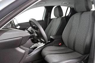 Peugeot 208 1.2 Hybrid 110 e-DCS6 Allure / 7