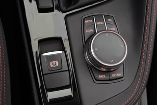 BMW X1 sDrive18i Executive Sport Line Panoramadak Trekhaak Groot Navi Stoelverwarming / 43