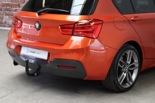 BMW 1 Series 118i Executive M Sport Pakket 5 deurs / Navigatie Professional / LED / Trekhaak / 18 Inch / Climate Control / Hifi / Parkeersensoren / Cruise Control / Extra Getint Glas / Bluetooth / Shadow Line / 6