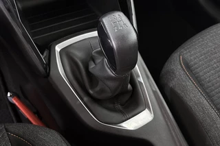 Peugeot 208 1.2 PureTech 75 Style / 23