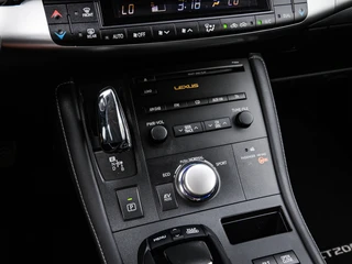 Lexus CT 200h Hybrid | Camera | Navi | Alcantara | Climate control | Cruise control | DAB+ | Trekhaak | Bluetooth / 17