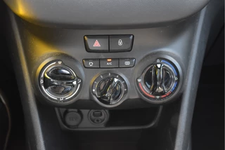 Peugeot 208 1.2 PureTech Style  | NL-Auto | Navi | Cruise Control | Airco | Bluetooth | Park.sensoren | LM-Velgen | NAP / 23