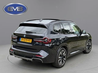 BMW IX3 M SPORT pakket 80 kWh, panoramadak, SOH 98,2 %,vol opties, 1 e eigenaar,conjac sport leder, Origineel NL auto met nap / 5