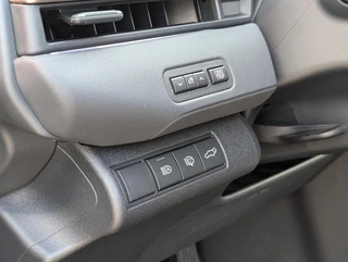 Toyota bZ4X Touring Dynamic 75 kWh NIEUW DIRECT LEVERBAAR! 360 CAMERA STOEL/STUURVERW WARMTEPOMP BLIND SPOT EL-ACHTERKLEP KEYLESS PARK-SENSOREN APPLE/ANDROID / 25