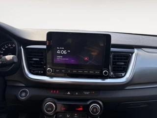 Kia Stonic 1.0 T-GDi MHEV DynamicPlusLine | Cruise Control | Climate Control | Camera | Navigatie | LM Velgen | / 19