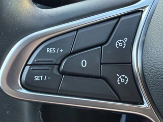 Renault Captur 100pk Intens (Keyless Entry - Camera - Parkeersensoren V+A - LED - Automatische Airco - Navigatie - Two Tone) / 17