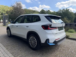 BMW iX1 xDrive30 Launch Edition 67 kWh | HUD | 360 | Keyless | BTW | LED | / 26