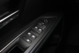 Peugeot 5008 1.2 PureTech Allure Pack Business 130 PK | Automaat | 7-zits | Camera | Cruise Control | Navigatie | Climate Control | Start/stop |Getinte ramen | 1e eigenaar / 25