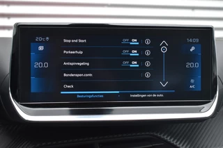 Peugeot 208 1.2 PURETECH ALLURE NAVI + APP CONNECT / ECC / PDC / LED PAKKET / 37