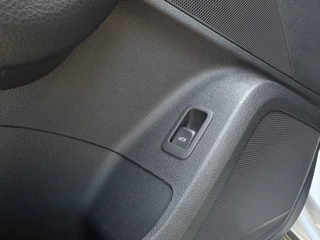 Audi Q2 35 TFSI * Panoramadak * Virtual Cockpit * Keyless * Leder / 33