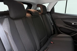 Peugeot 3008 1.2 PureTech Blue Lease Executive Navigatie | Afneembare Trekhaak | Cruise controle | Camera Achter / 18