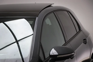 Volkswagen Golf 1.5 eHybrid GTE | LEDER | PANORAMADAK | HEAD UP | STOELVENTILATIE | STUURVERWARMING | TREKHAAK | 18" / 25