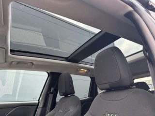 Jeep Renegade 4xe 240PK Plug-in Hybrid The North Star (Elektrisch Schuifdak - Navigatie - Adaptieve Cruise Controle - LED - Automatische Airco 4WD - Camera - Stuur & Stoel verwarming) / 23