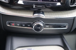 Volvo XC60 T6 Recharge AWD Inscription | Stoelverwarming | Trekhaak | Parkeercamera | Panoramadak | Pilot Assist |  BLIS  | Leder | Keyless / 41