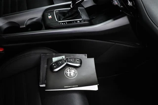 Alfa Romeo Tonale 1.5T Hybrid Edizione Speciale | LEDER / WINTER- PACK | STOELVENTILATIE | STUURVERWARMING | HARMAN  KARDON | 19" / 53