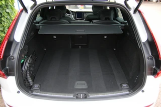 Volvo XC60 2.0 T6 AWD Ultimate Dark | 100% SOH | 360 | B&W | Pano / 31