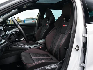 Skoda Octavia Combi 1.4 TSI RS iV PHEV Business 245 PK Panoramadak Matrix LED Camera Sfeerverlichting Stoelverwarming 19" / 10