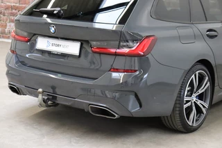 BMW 3 Serie Touring M340i xDrive High Executive M Sport Pakket Automaat  / Live Cockpit Professional / Panoramadak / Trekhaak / Individual Leder Merino / Driving Assistant / M Sport Differentieel / Harman Kardon / M Adaptief Onderstel / Safety Pack / Head-Up Display / 19 Inch / Stoelverwarming voor+achter / 6