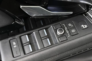 Land Rover Range Rover Evoque 1.5 P300e AWD SE Leder Memory Stuur-Stoelverwarming Camera / 33