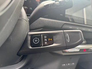 Kia EV2 Plus 42.2 kWh 3.000,- Inruilkorting | Privacy Glass | 18" lichtmetalen velgen | Warmtewerend glas rondom | Draadloze oplader voor smartphone / 13