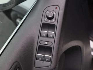 Volkswagen Tiguan 1.4 TSi R-Line Edition 125 Pk | Panoramadak | Trekhaak | Camera | Cruise Control | Climatronic | Navigatie | 18 Inch / 19