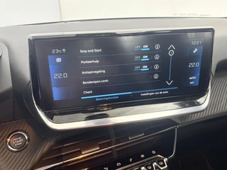 Peugeot 208 1.2 PureTech Allure Pack Navigatie, Carplay, Parkeercamera / 18