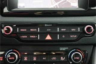 Kia Niro 1.6 GDi Hybrid DynamicLine  - Automaat - Trekhaak - Achteruitrijcamera - Navigatie - Cruise Control - Climate Control - 12 maanden bovag garantie / 61