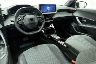 Peugeot e-2008 EV Allure Avantage 54 kWh | Navigatie | Achteruitrijcamera | Adapt. Cruise control | Parkeersensor | Apple Carplay/Android Auto | Lichtmetalen velgen / 17