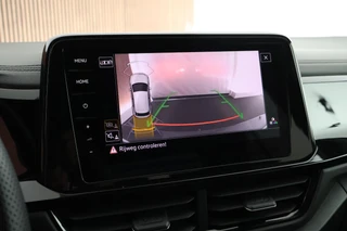 Volkswagen T-Roc 1.5 TSI 150pk DSG R-Line Business+ Black Style Trekhaak Camera Beats Stoelverwarming LED Navigatie / 7
